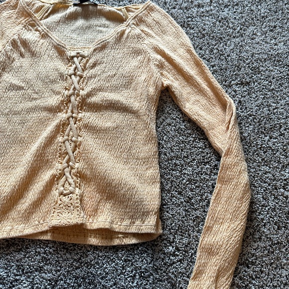 American eagle. Women’s shirt size extra small. - Picture 5 of 7